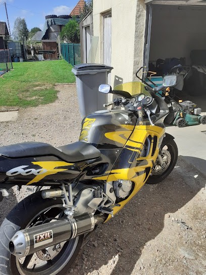 Cimetière catholique Saint-Pierre-et-Saint-Paul Saint-Pierre-Bénouville, Cimetière à Saint-Pierre-Bénouville