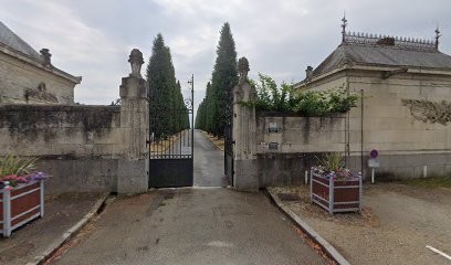 Cimetière de Vaufleury / entrée Nord, Cimetière à Laval