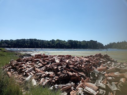 Les Jardins de Mémoire, Cimetière à Pluneret