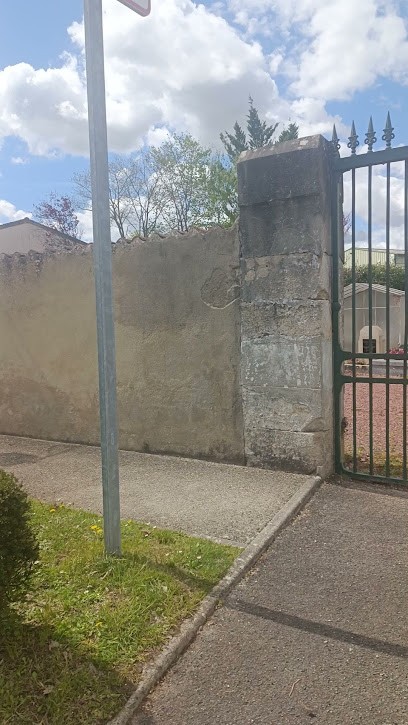 Cimetière D'Asnières-sur-Nouère, Cimetière à Asnières-sur-Nouère