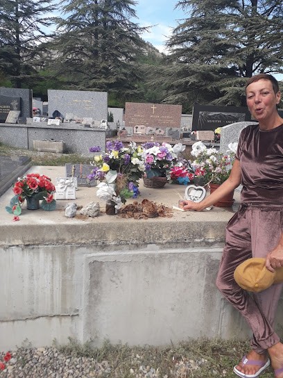 Mairie et Cimetière, Cimetière à La Motte-du-Caire