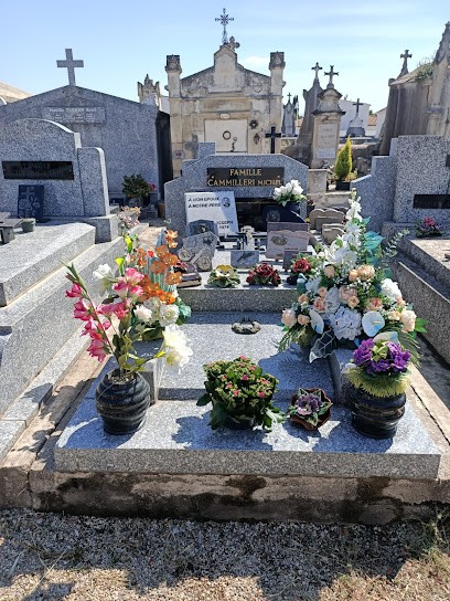 Cimetière, Cimetière à Servian